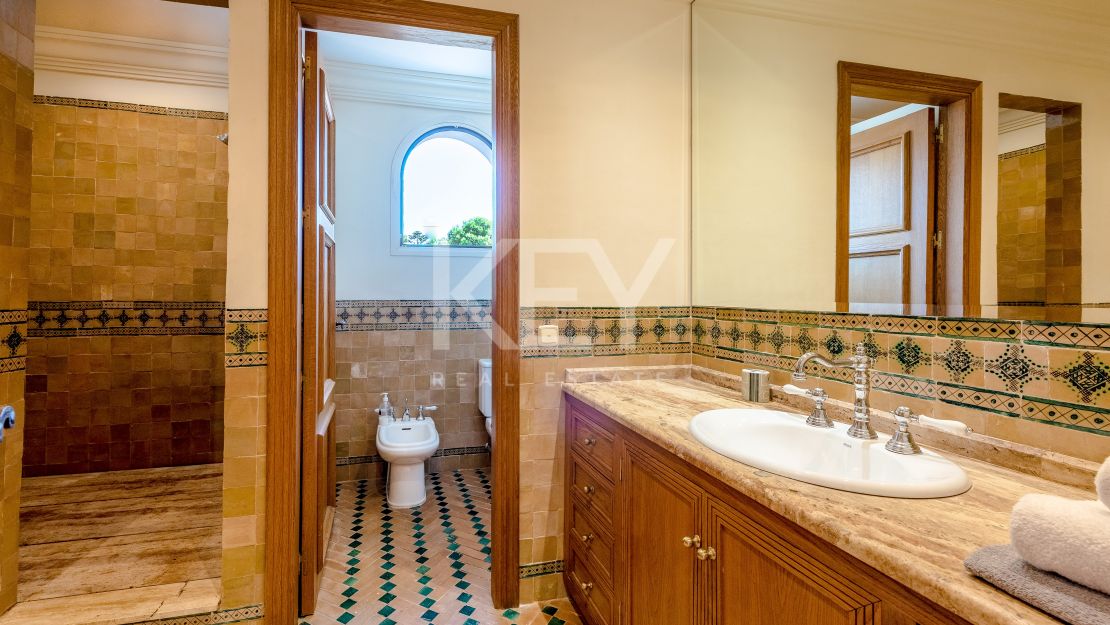 Frontline beach Mediterranean villa with rgreat potential in Estepona East