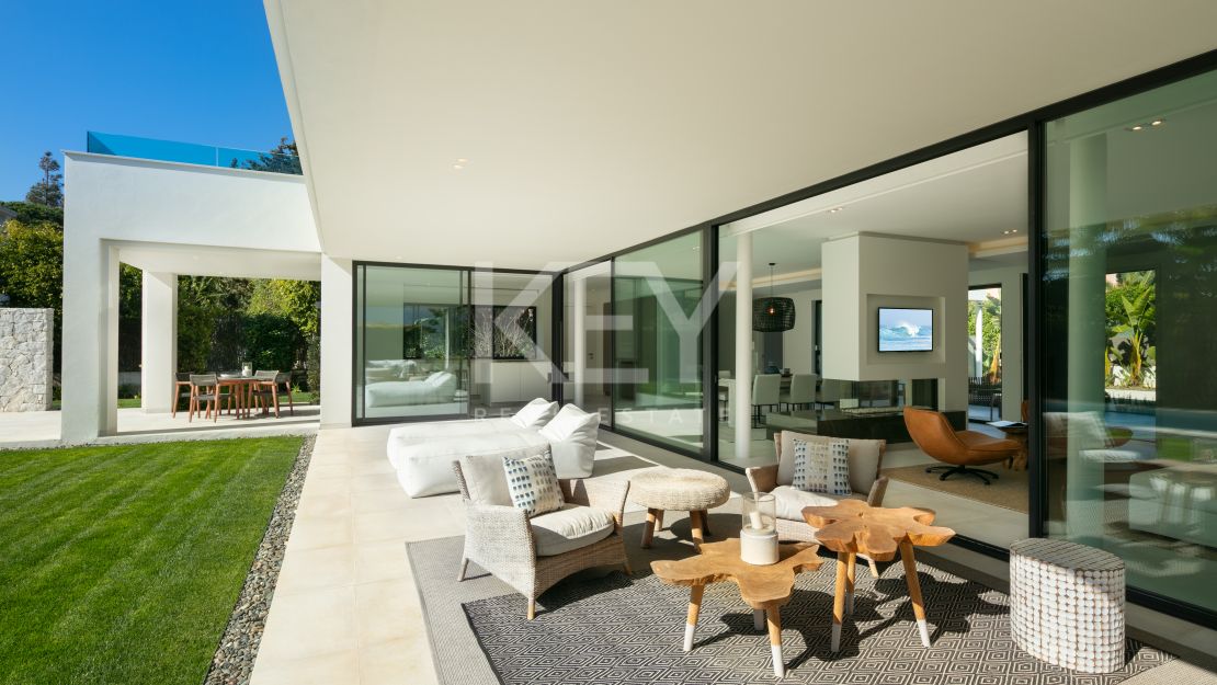 New built modern villa next to the beach in Guadalmina Baja, Estepona