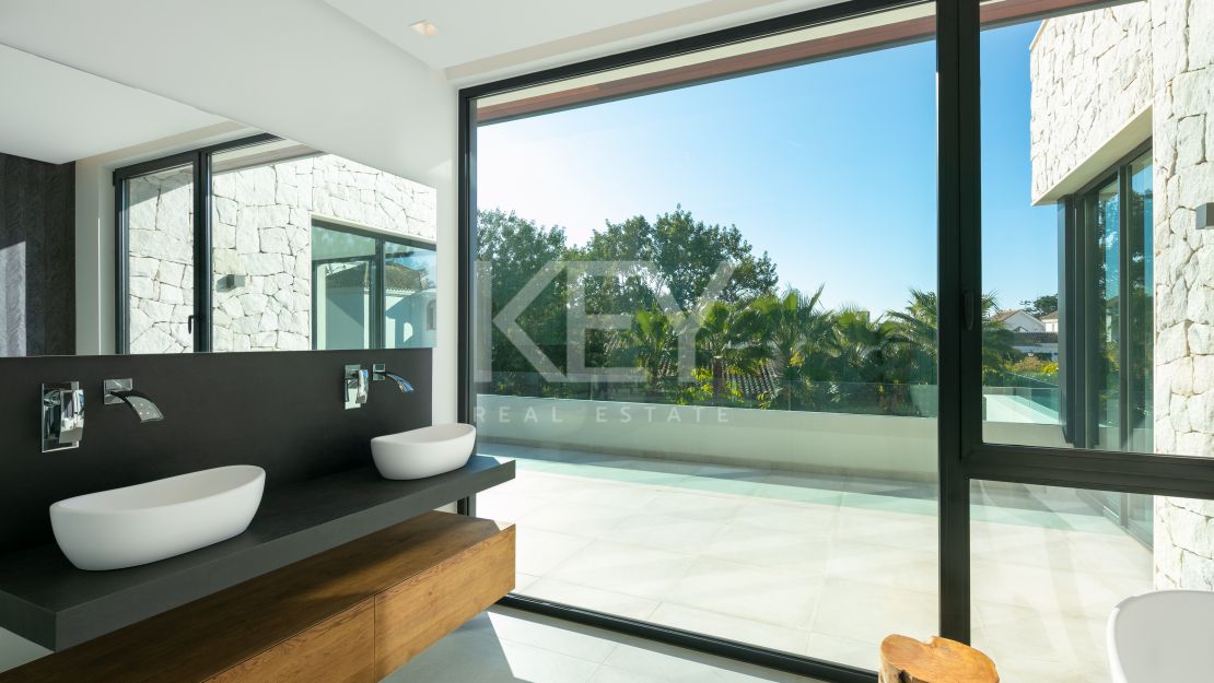 New built modern villa next to the beach in Guadalmina Baja, Estepona