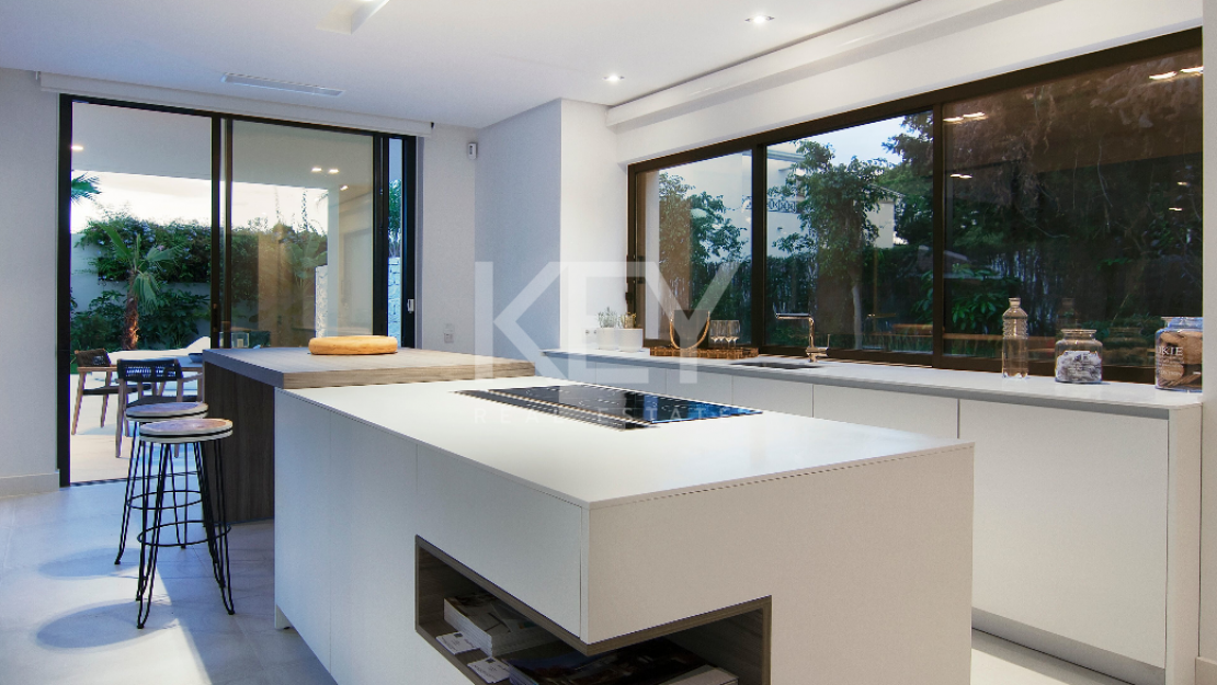 New built modern villa next to the beach in Guadalmina Baja, Estepona
