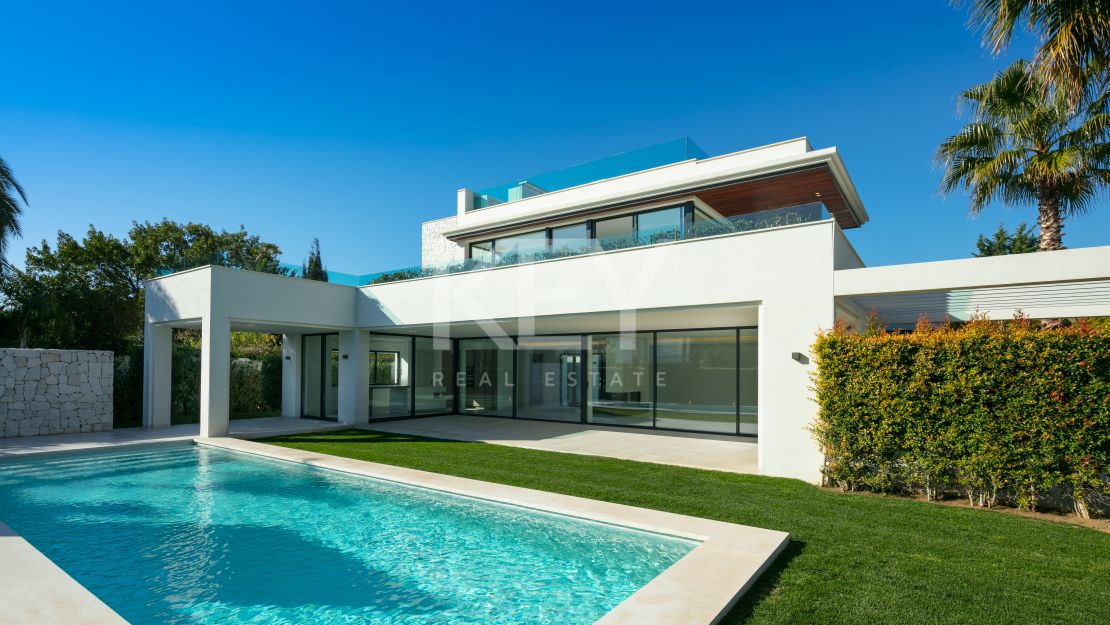 New built modern villa next to the beach in Guadalmina Baja, Estepona