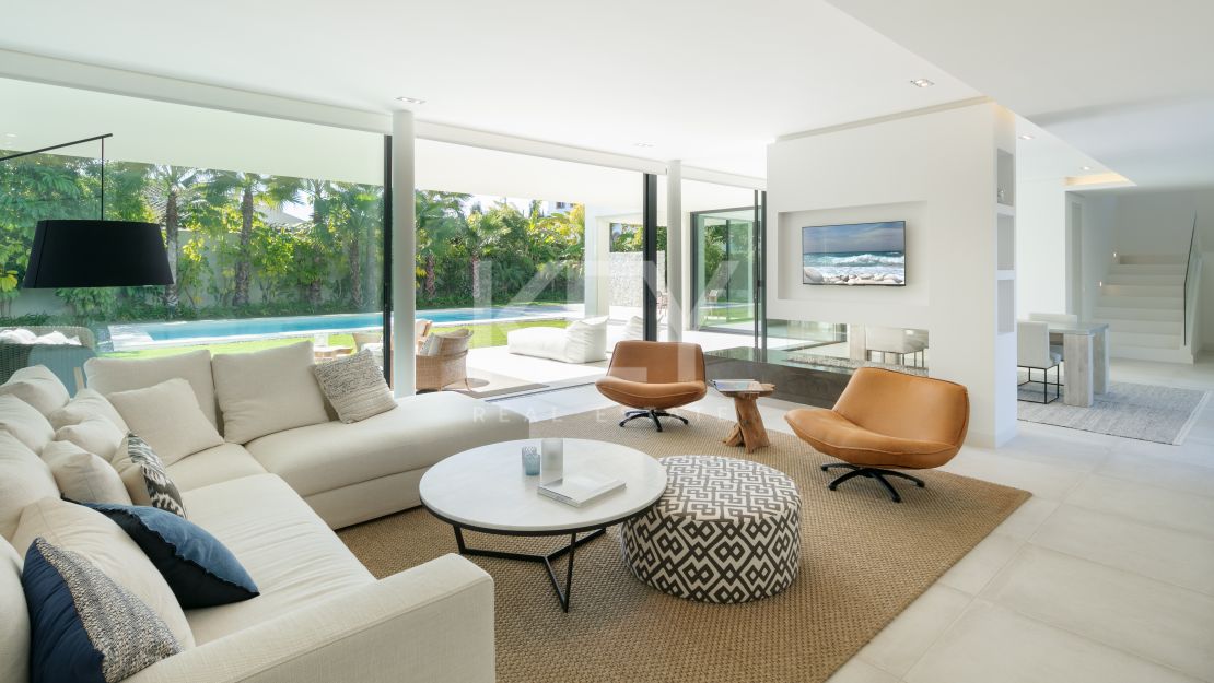 New built modern villa next to the beach in Guadalmina Baja, Estepona