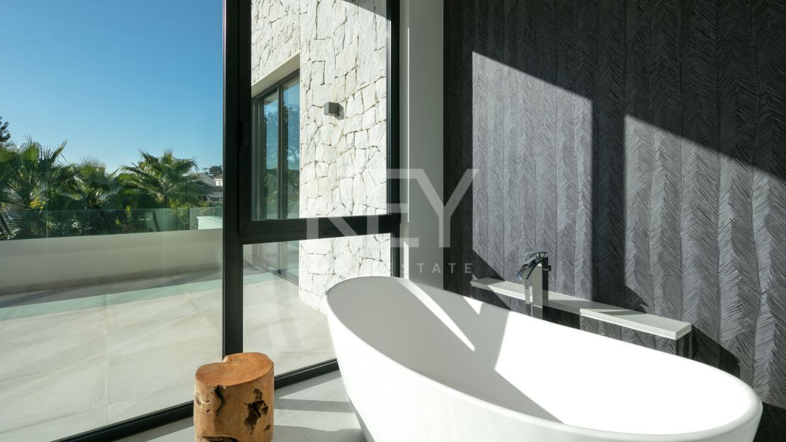 New built modern villa next to the beach in Guadalmina Baja, Estepona