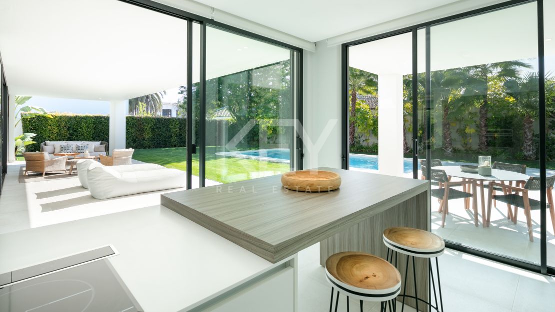 New built modern villa next to the beach in Guadalmina Baja, Estepona