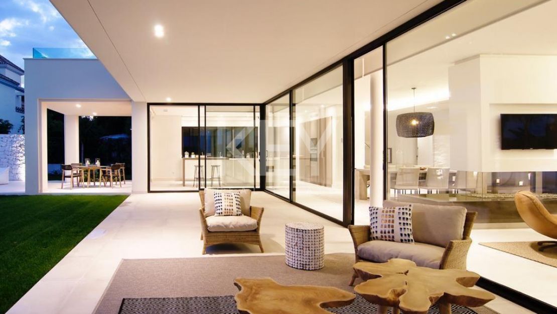 New built modern villa next to the beach in Guadalmina Baja, Estepona