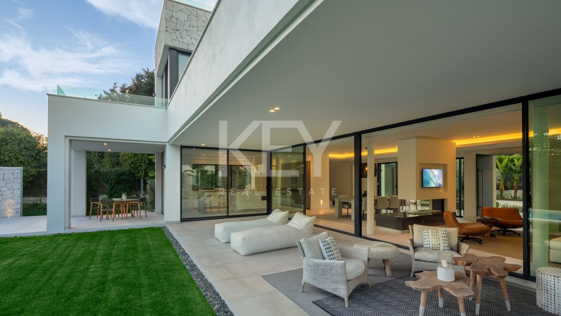 New built modern villa next to the beach in Guadalmina Baja, Estepona