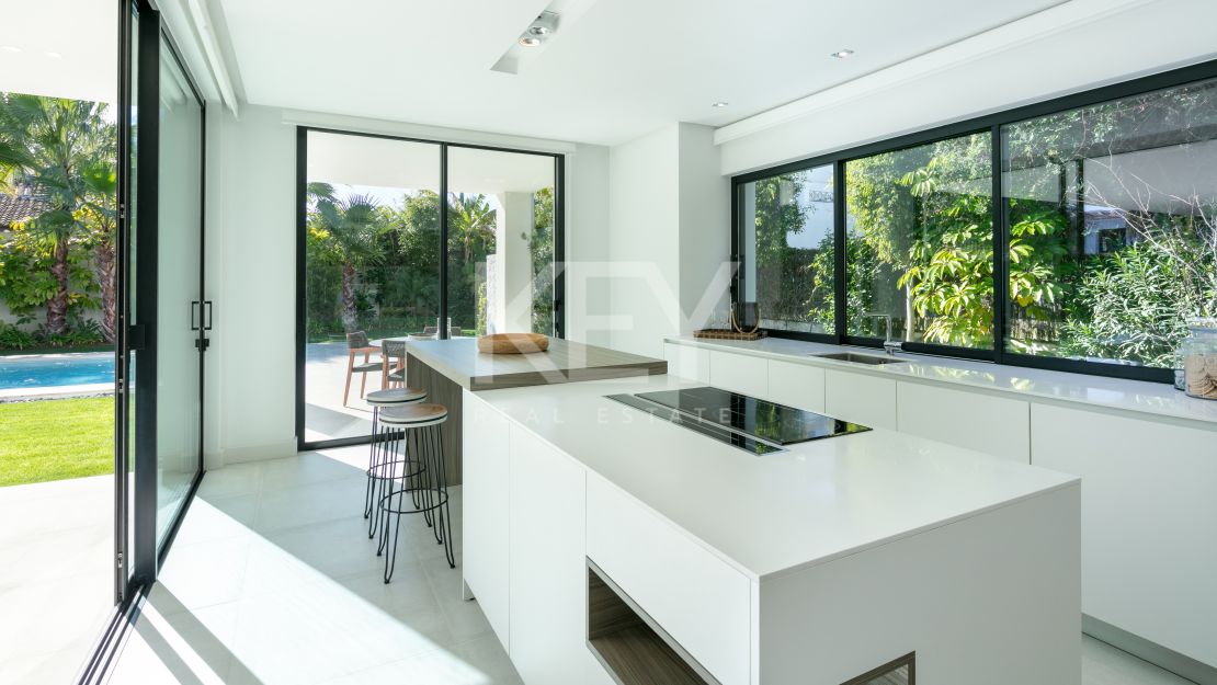 New built modern villa next to the beach in Guadalmina Baja, Estepona