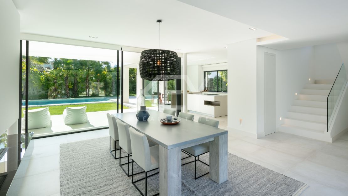 New built modern villa next to the beach in Guadalmina Baja, Estepona