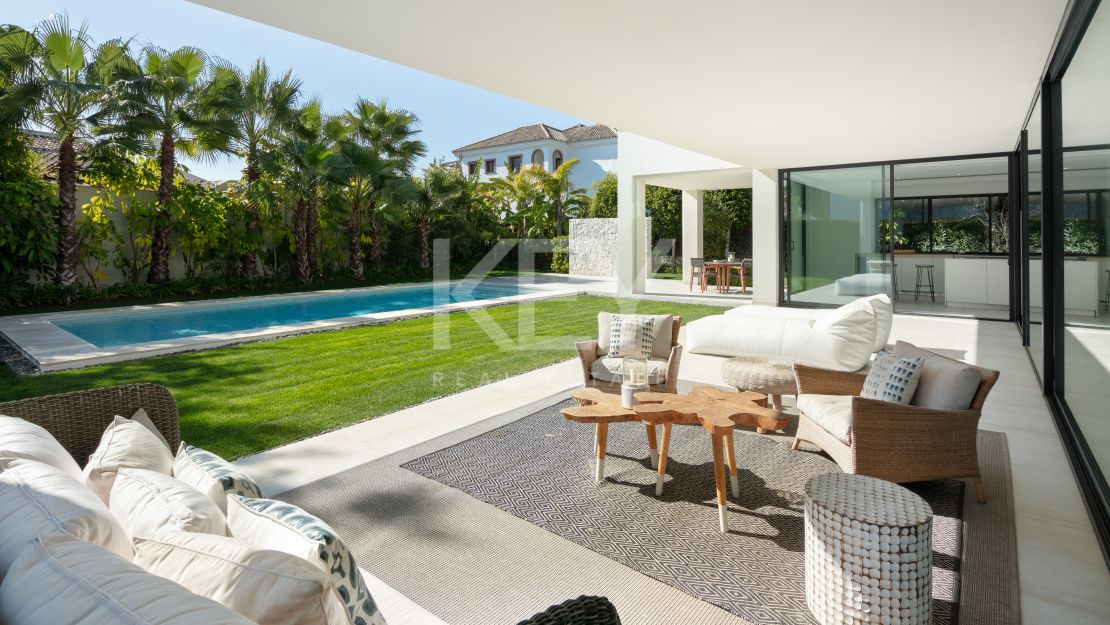 New built modern villa next to the beach in Guadalmina Baja, Estepona