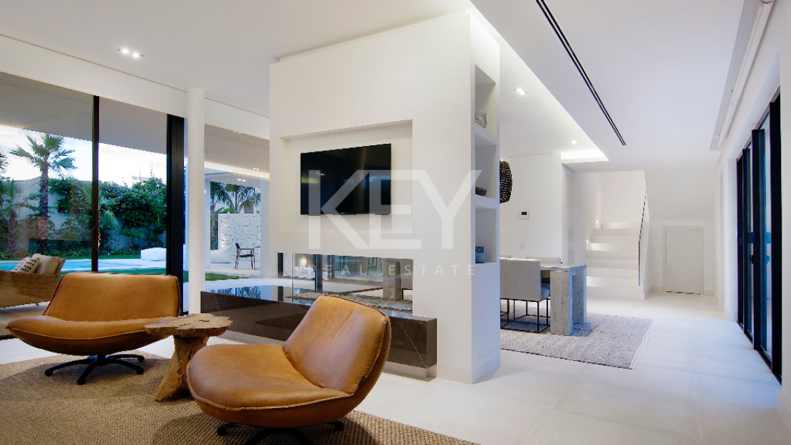 New built modern villa next to the beach in Guadalmina Baja, Estepona