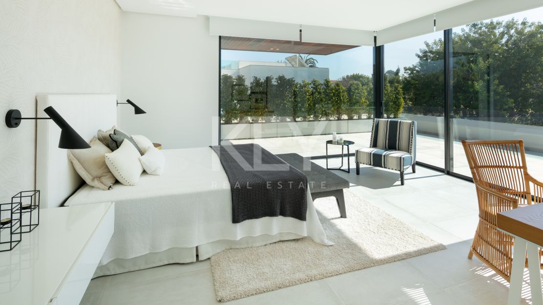 New built modern villa next to the beach in Guadalmina Baja, Estepona