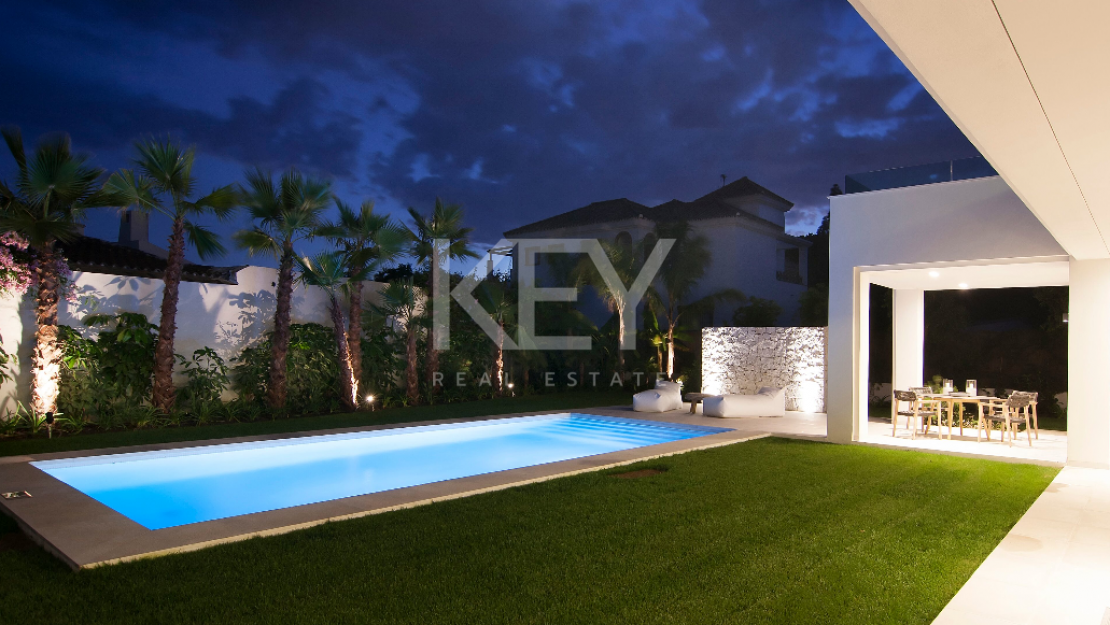 New built modern villa next to the beach in Guadalmina Baja, Estepona