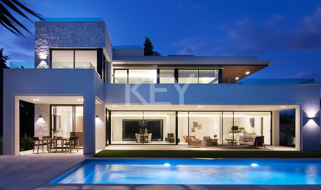 New built modern villa next to the beach in Guadalmina Baja, Estepona
