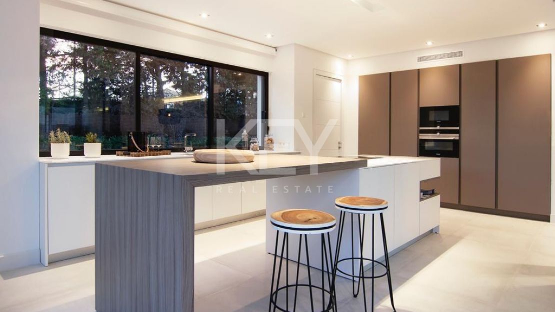 New built modern villa next to the beach in Guadalmina Baja, Estepona