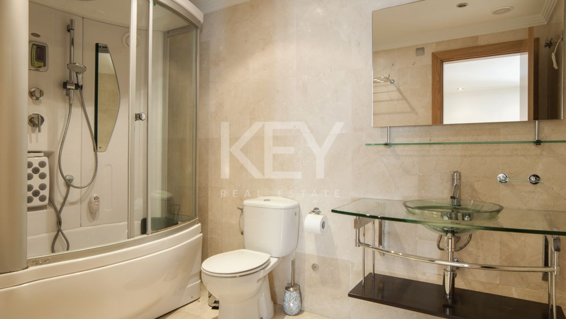 Villa Serena: luxury sea view vlla for short-term rent in Marbella East