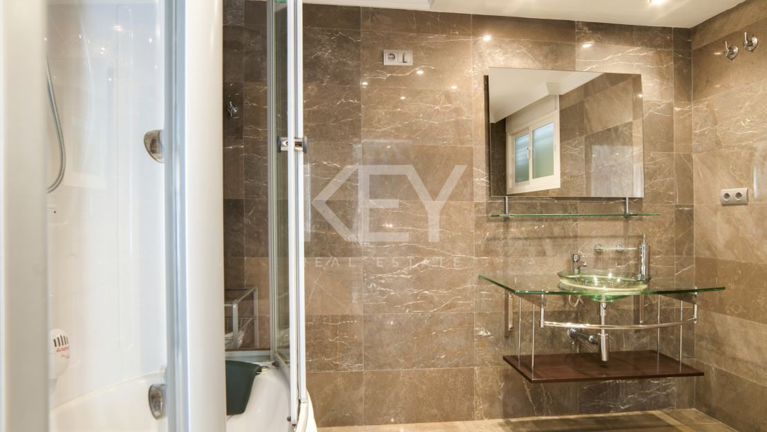 Villa Serena: luxury sea view vlla for short-term rent in Marbella East