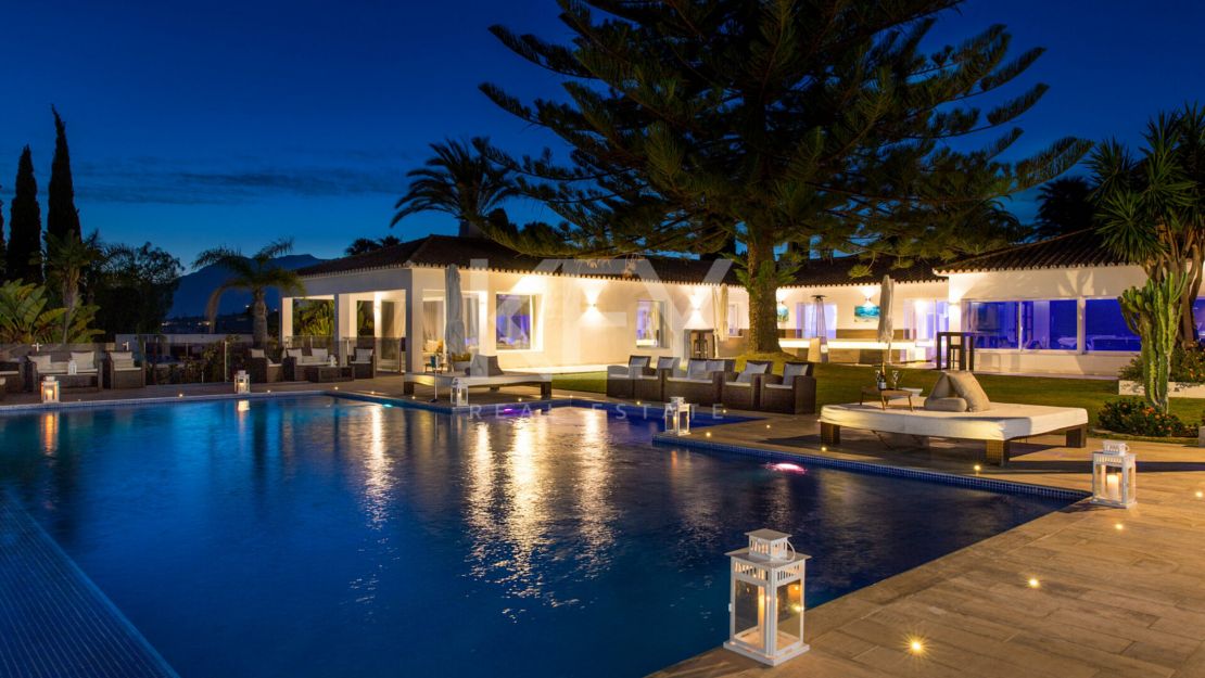 Villa Serena: luxury sea view vlla for short-term rent in Marbella East