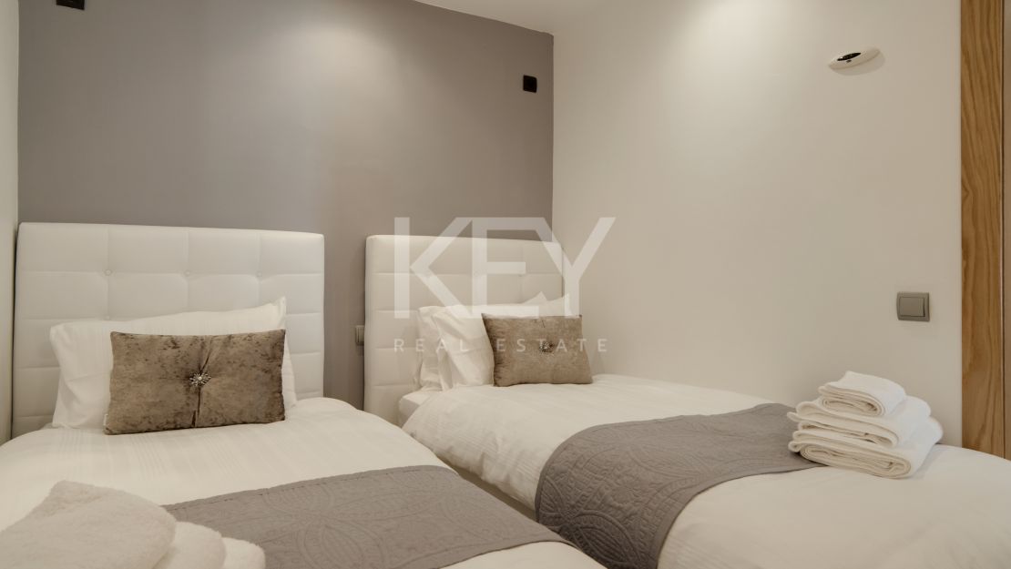 Villa Serena: luxury sea view vlla for short-term rent in Marbella East