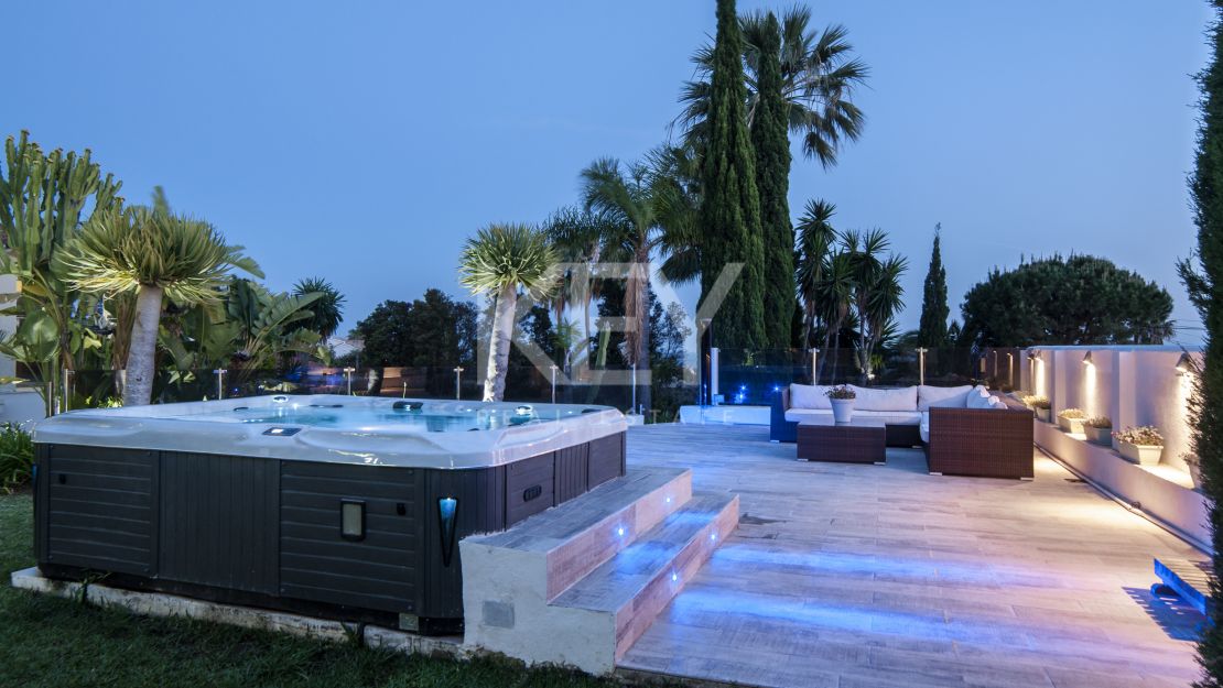 Villa Serena: luxury sea view vlla for short-term rent in Marbella East