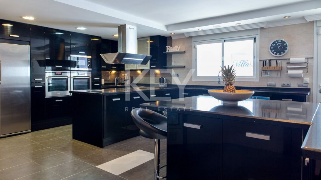 Villa Serena: luxury sea view vlla for short-term rent in Marbella East