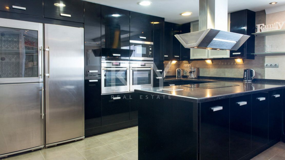 Villa Serena: luxury sea view vlla for short-term rent in Marbella East