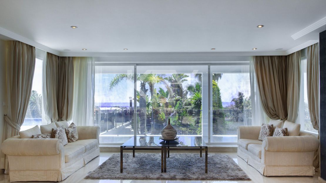 Villa Serena: luxury sea view vlla for short-term rent in Marbella East