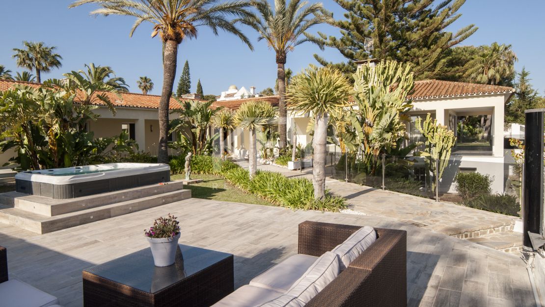 Villa Serena: luxury sea view vlla for short-term rent in Marbella East