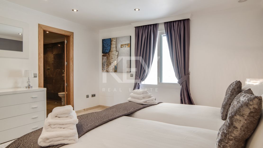 Villa Serena: luxury sea view vlla for short-term rent in Marbella East