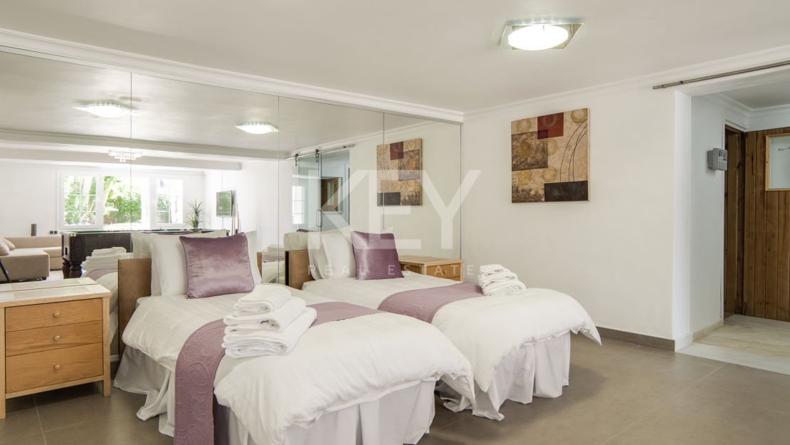 Villa Serena: luxury sea view vlla for short-term rent in Marbella East