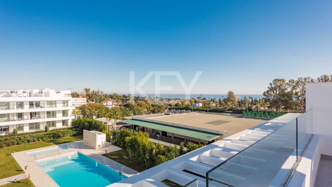 Contemporary penthouse close to the beach in Cancelada, New Golden Mile