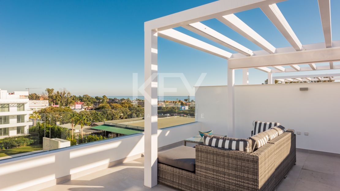 Contemporary penthouse close to the beach in Cancelada, New Golden Mile