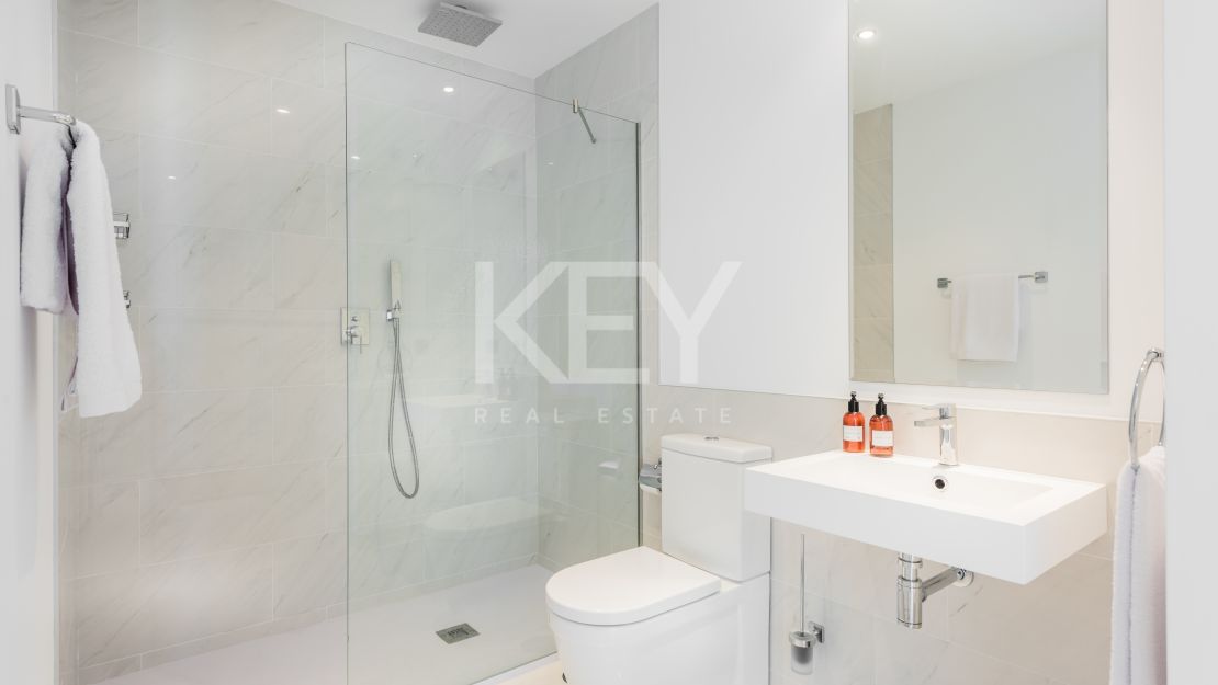 Contemporary penthouse close to the beach in Cancelada, New Golden Mile