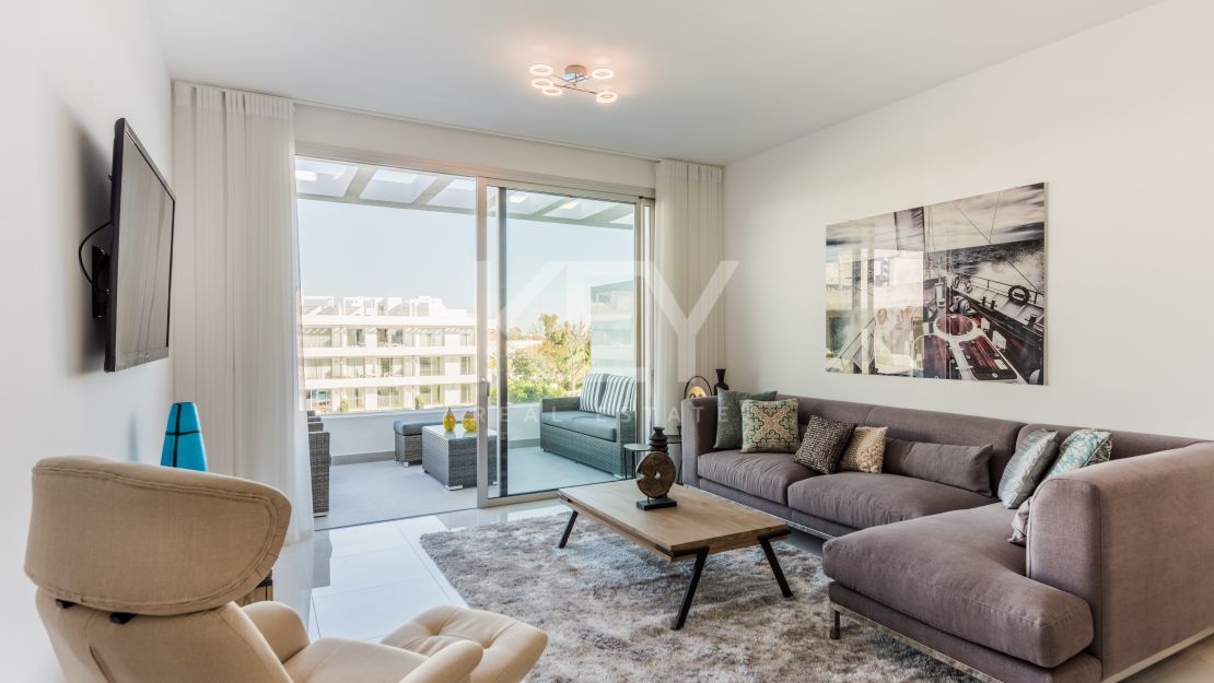 Contemporary penthouse close to the beach in Cancelada, New Golden Mile