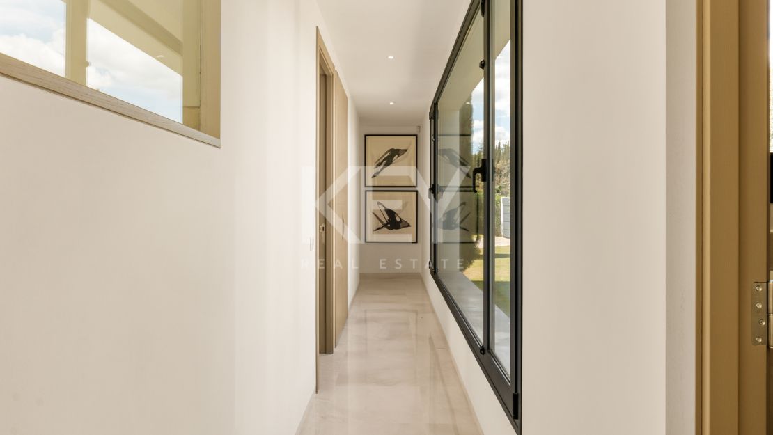 Villa El Paraiso: modern Villa with sauna, cinema & heated pool on Estepona’s New Golden Mile