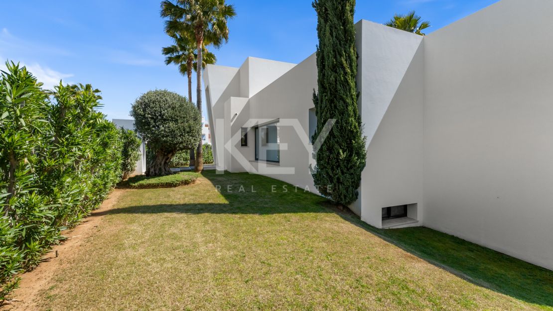 Villa El Paraiso: modern Villa with sauna, cinema & heated pool on Estepona’s New Golden Mile