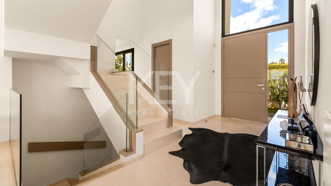 Villa El Paraiso: modern Villa with sauna, cinema & heated pool on Estepona’s New Golden Mile