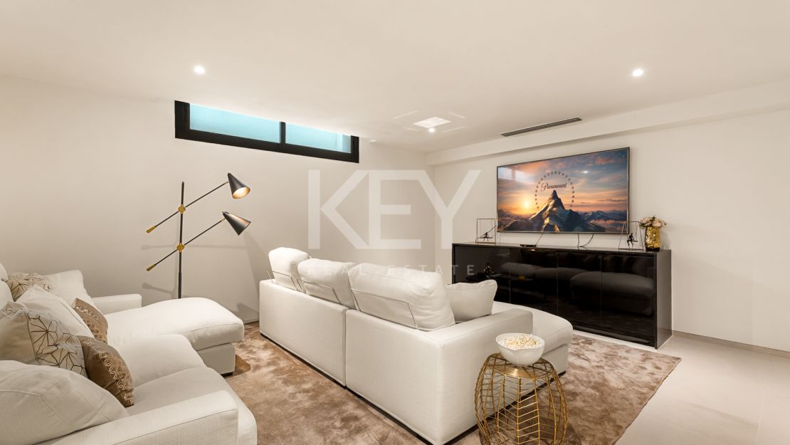 Villa El Paraiso: modern Villa with sauna, cinema & heated pool on Estepona’s New Golden Mile