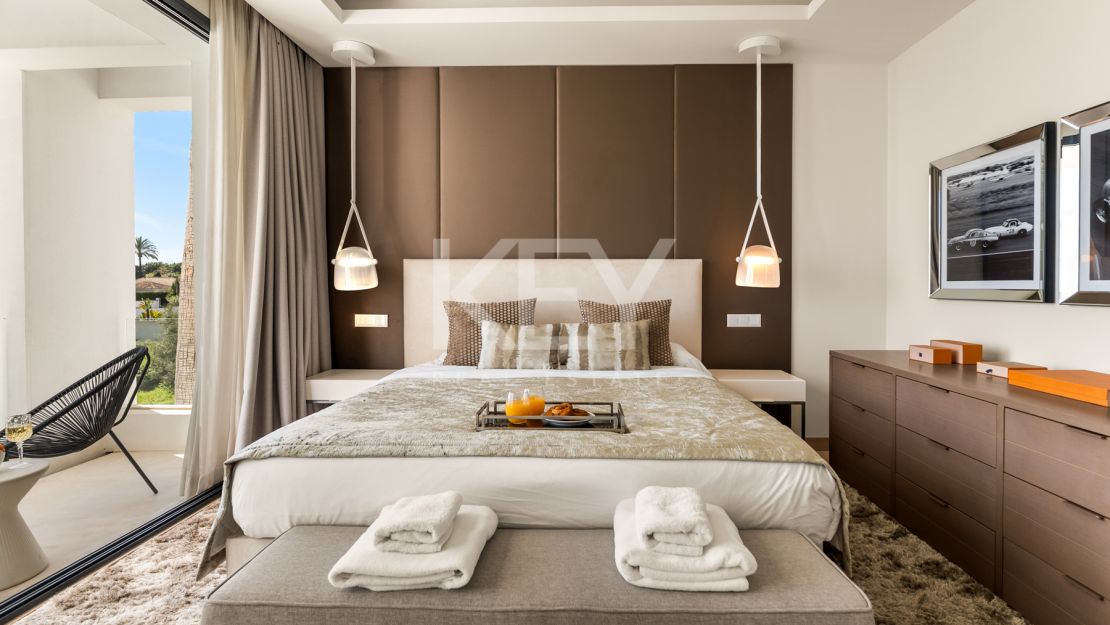 Villa El Paraiso: modern Villa with sauna, cinema & heated pool on Estepona’s New Golden Mile