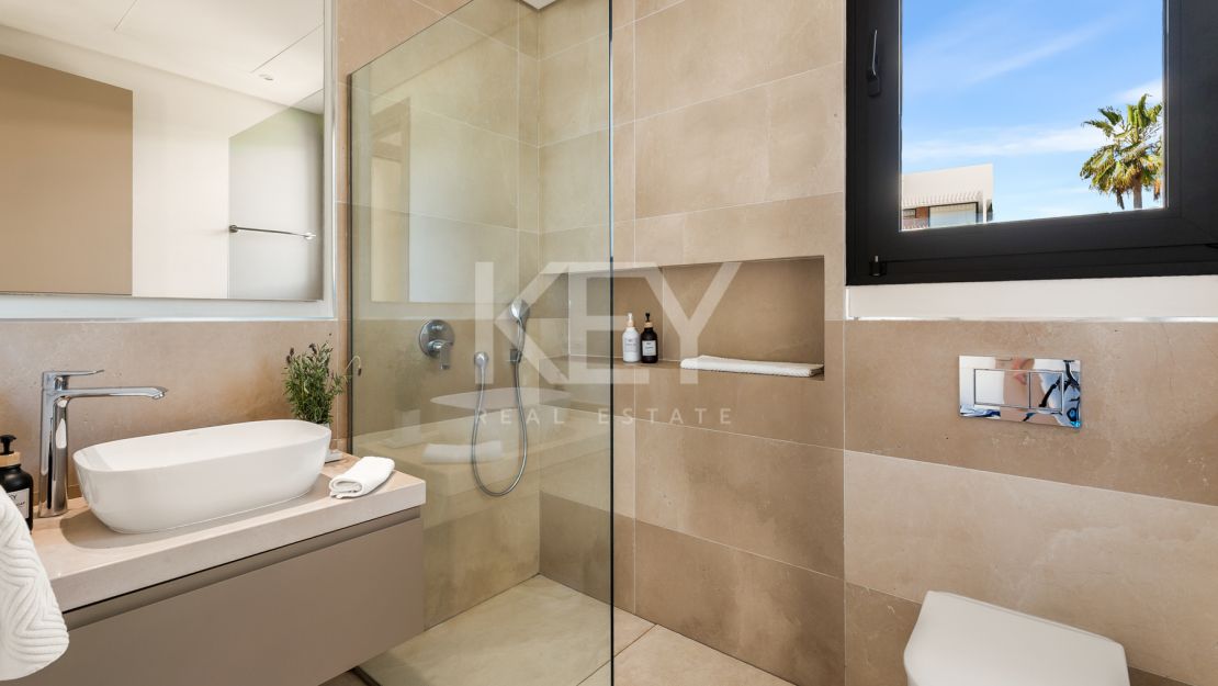 Villa El Paraiso: modern Villa with sauna, cinema & heated pool on Estepona’s New Golden Mile