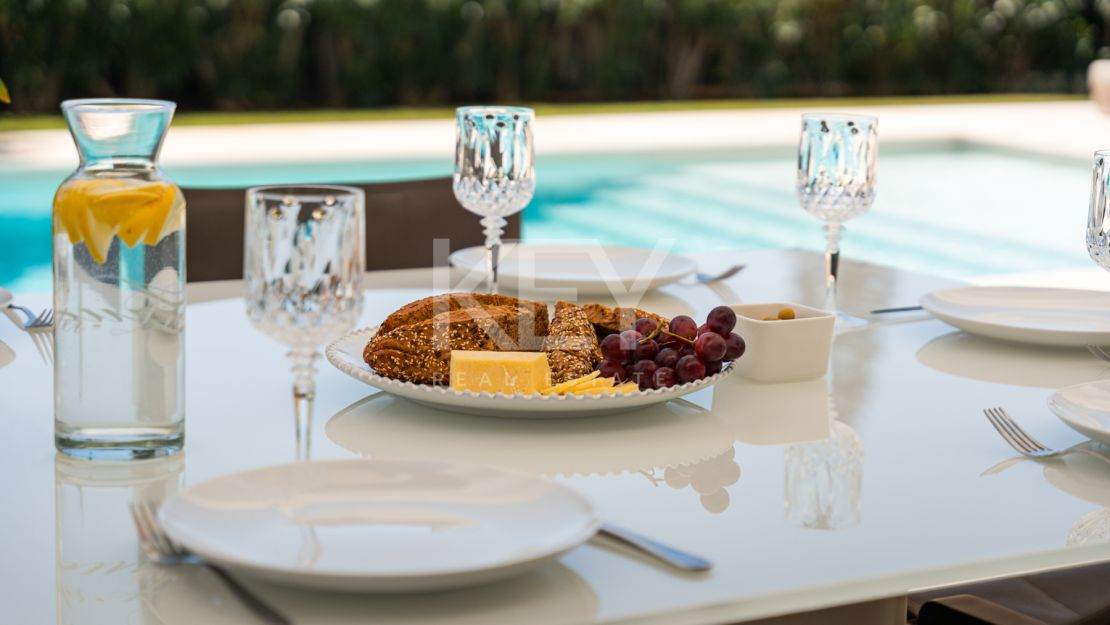 Villa El Paraiso: modern Villa with sauna, cinema & heated pool on Estepona’s New Golden Mile