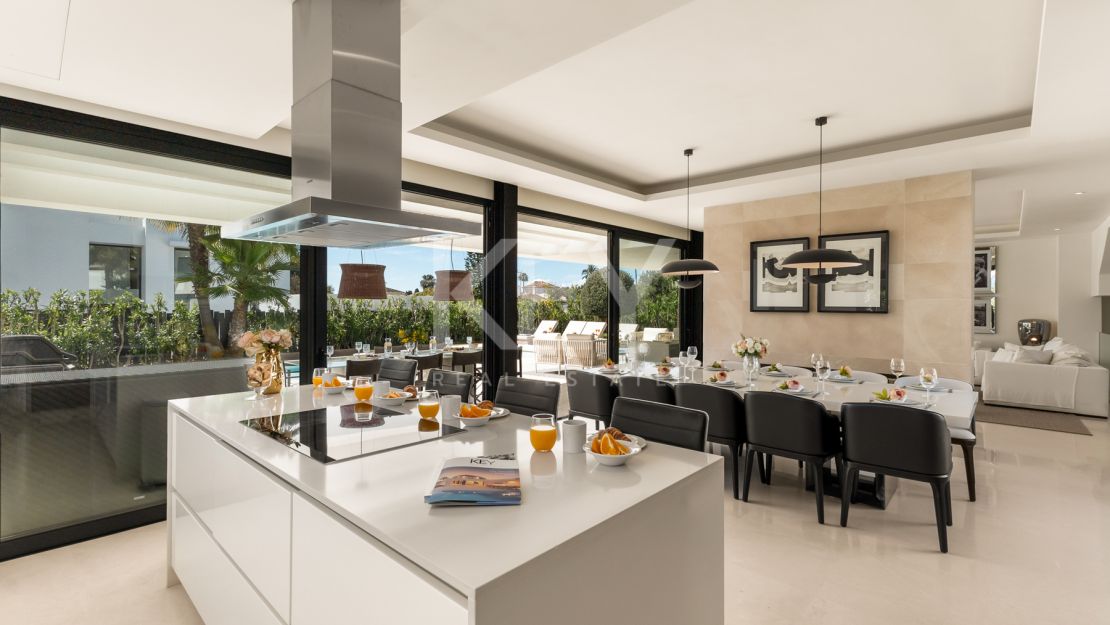 Villa El Paraiso: modern Villa with sauna, cinema & heated pool on Estepona’s New Golden Mile