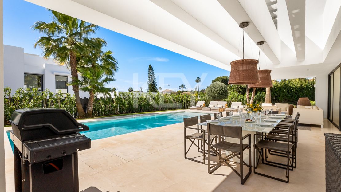 Villa El Paraiso: modern Villa with sauna, cinema & heated pool on Estepona’s New Golden Mile