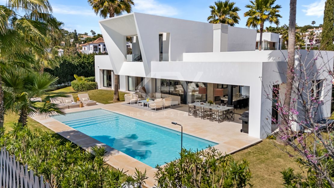 Villa El Paraiso: modern Villa with sauna, cinema & heated pool on Estepona’s New Golden Mile