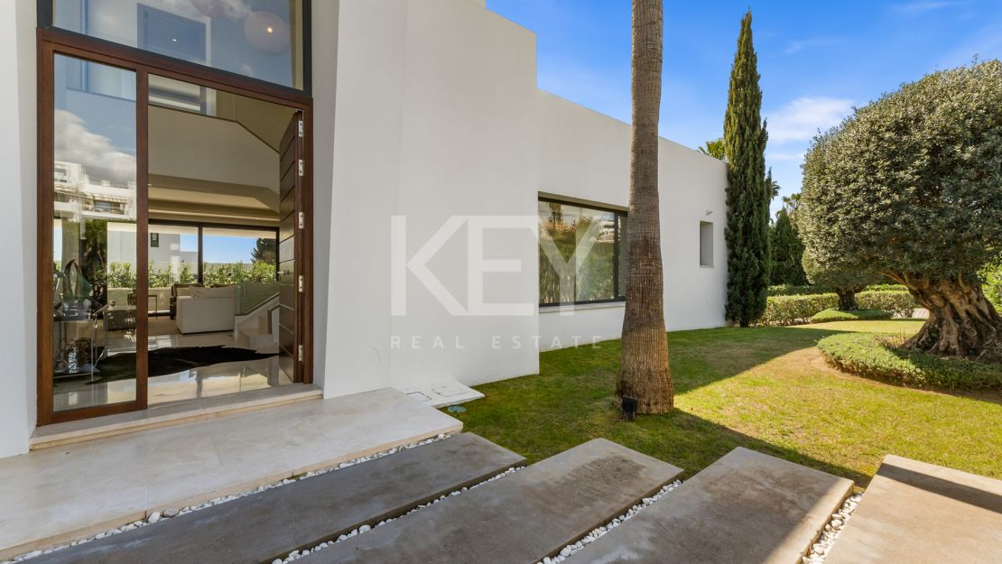 Villa El Paraiso: modern Villa with sauna, cinema & heated pool on Estepona’s New Golden Mile