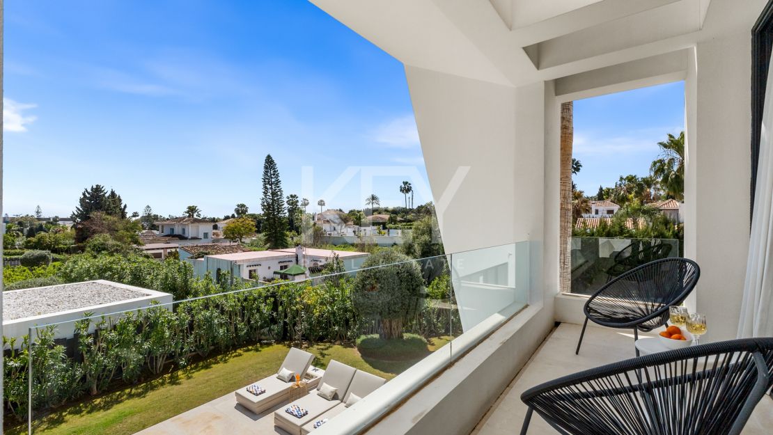 Villa El Paraiso: modern Villa with sauna, cinema & heated pool on Estepona’s New Golden Mile
