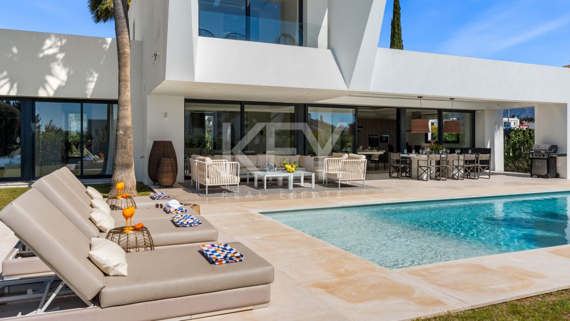Villa El Paraiso: modern Villa with sauna, cinema & heated pool on Estepona’s New Golden Mile