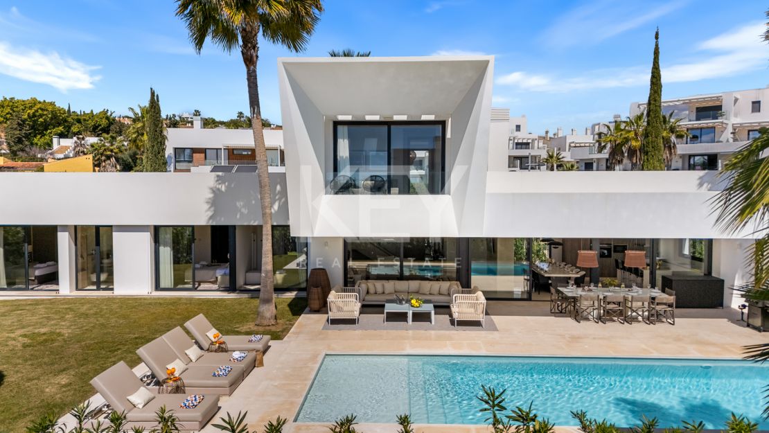 Villa El Paraiso: modern Villa with sauna, cinema & heated pool on Estepona’s New Golden Mile