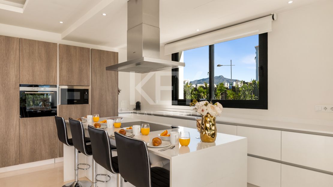 Villa El Paraiso: modern Villa with sauna, cinema & heated pool on Estepona’s New Golden Mile