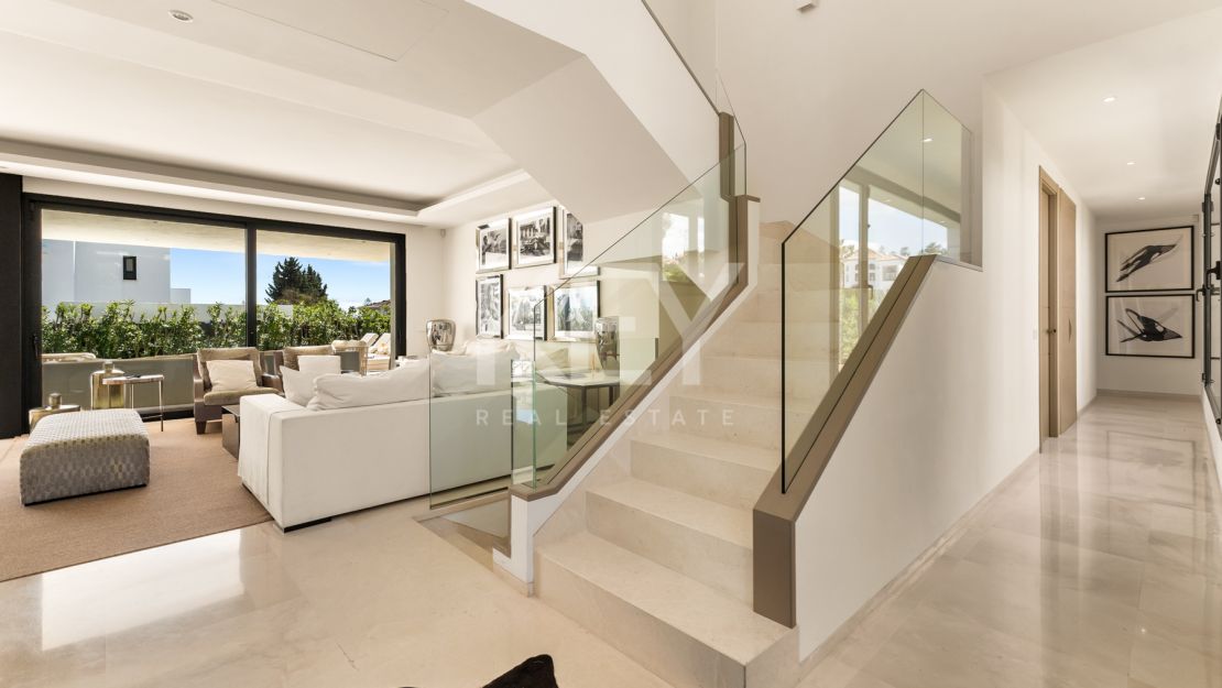 Villa El Paraiso: modern Villa with sauna, cinema & heated pool on Estepona’s New Golden Mile