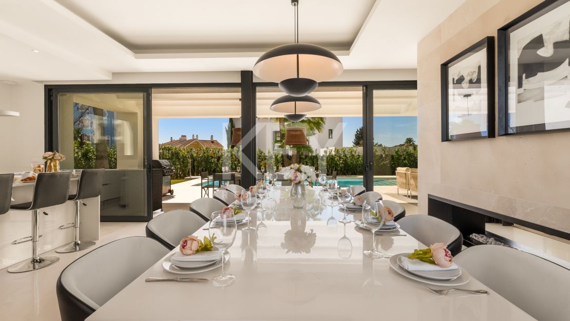 Villa El Paraiso: modern Villa with sauna, cinema & heated pool on Estepona’s New Golden Mile